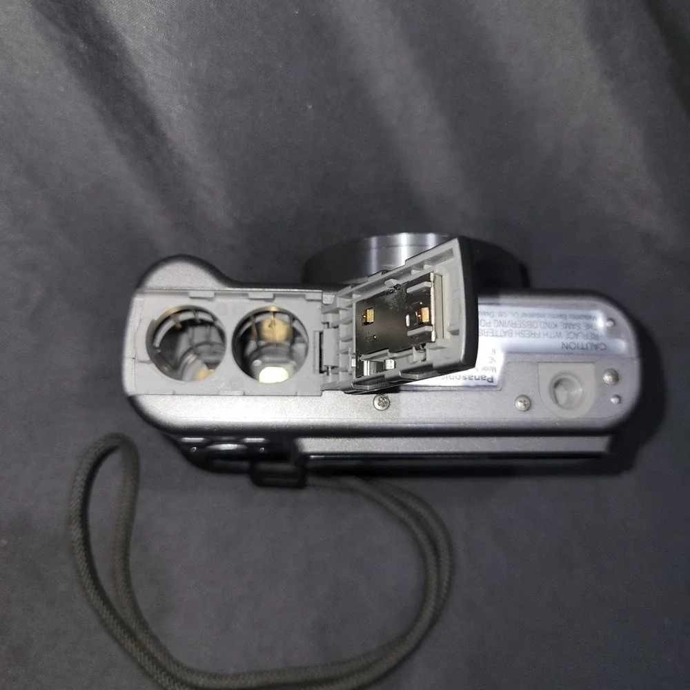 Panasonic DMC-LZ5 Lumix Mega O.I.S 6.0 Mega Pixel Digital Camera Tested Works